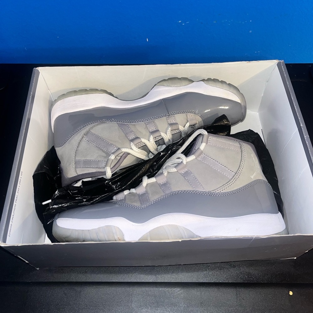 Jordan 11 cool grey size 9.5